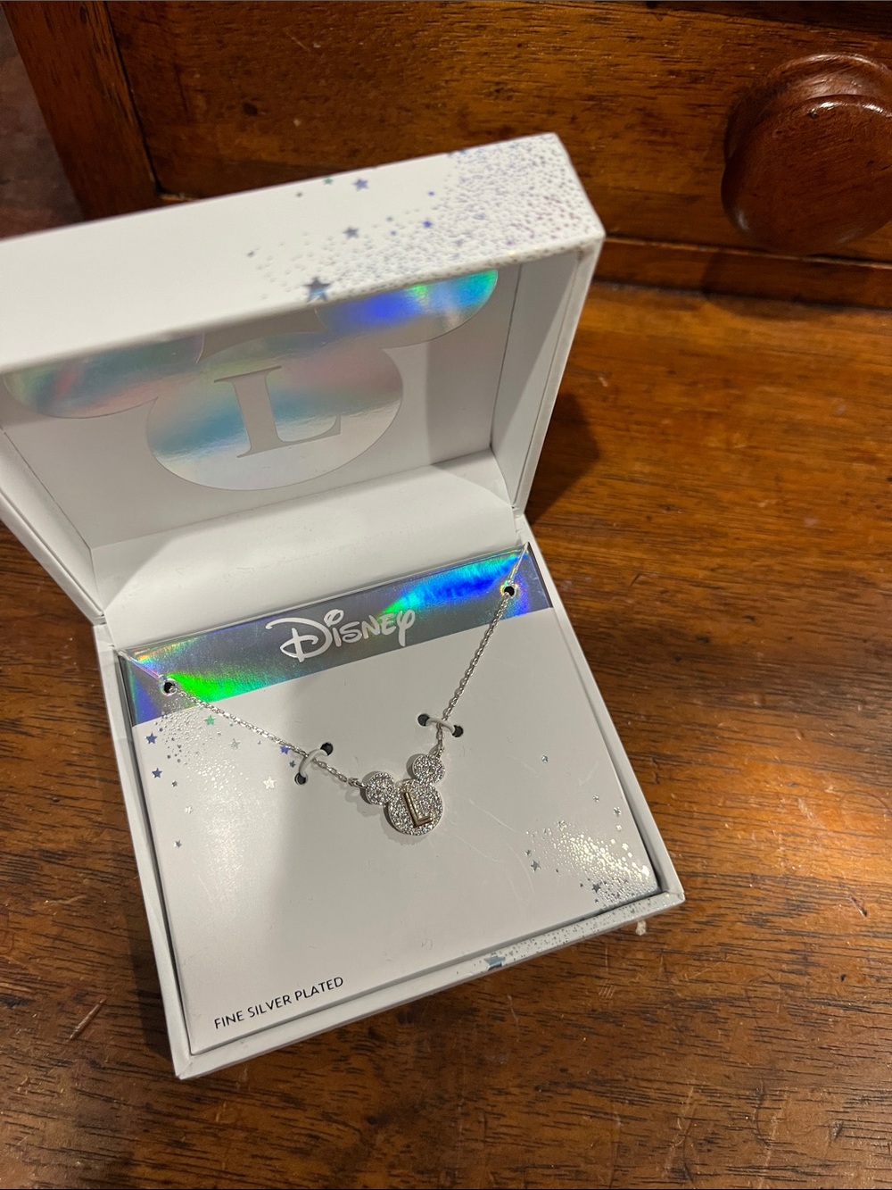 Disney Mickey shaped L necklace - Picture 4 of 5